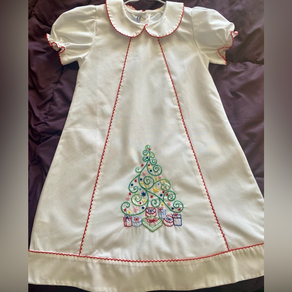 Beautiful Christmas Tree Embroidered Dress Size 5 - Must See!!